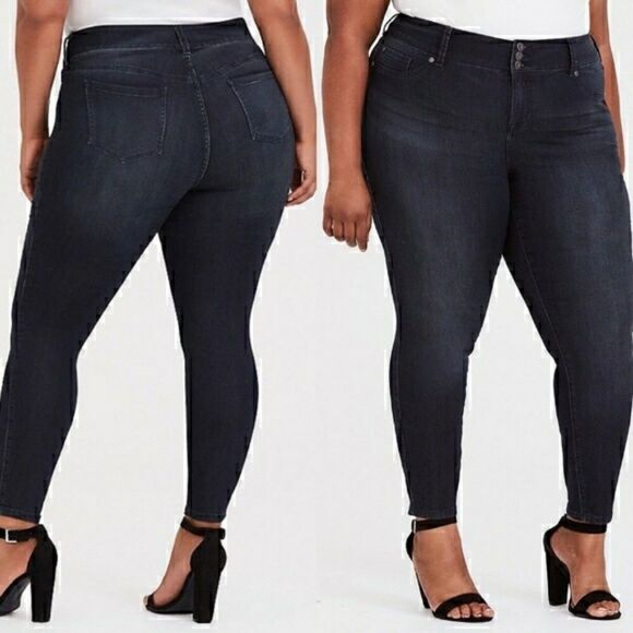 TORRID Ankle Cropped Dark Wash Button Fly Jeans - Picture 1 of 9